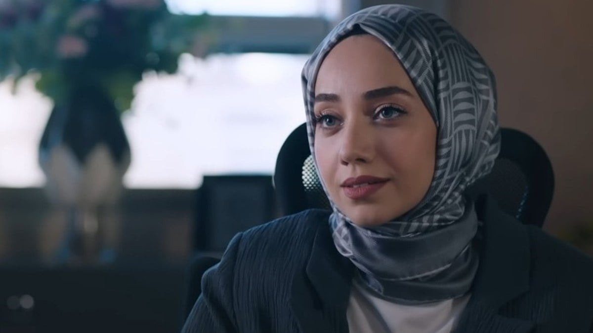 Tesettürlü Görkem’i Özge Özacar’dan cüretkar pozlar ➤ haberion.com