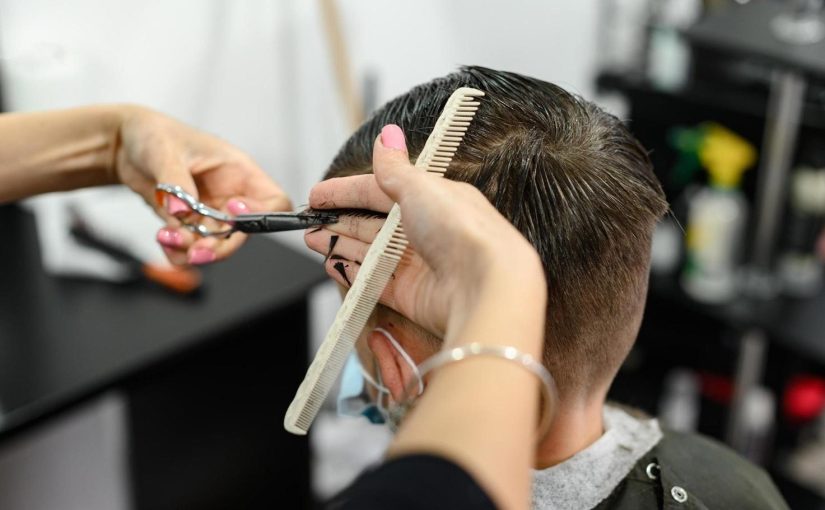 Hairdresser Cuts Teen’s Hair And Finds This Inside ➤ haberion.com