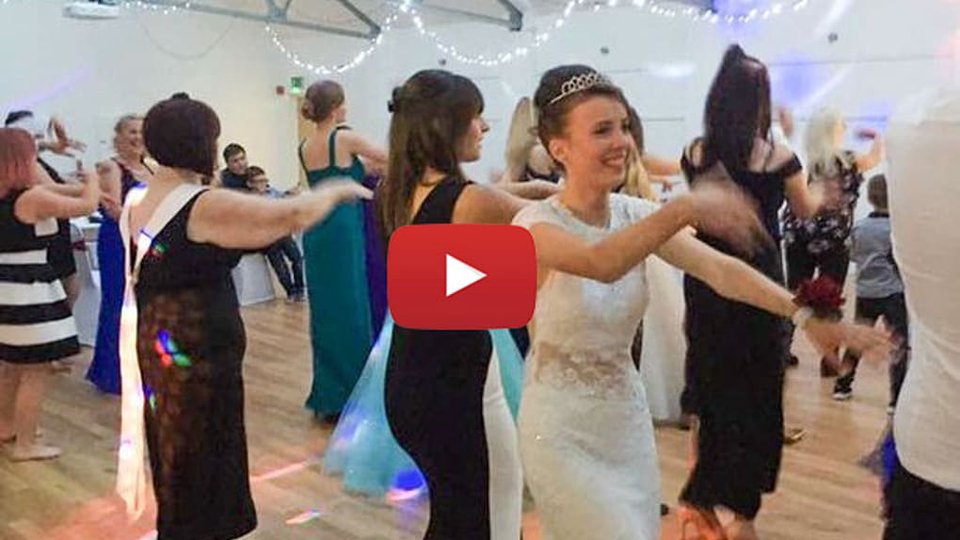 Fragment tańca dyrektorki pojawił się na szkolnym tiktoku ➤ haberion.com