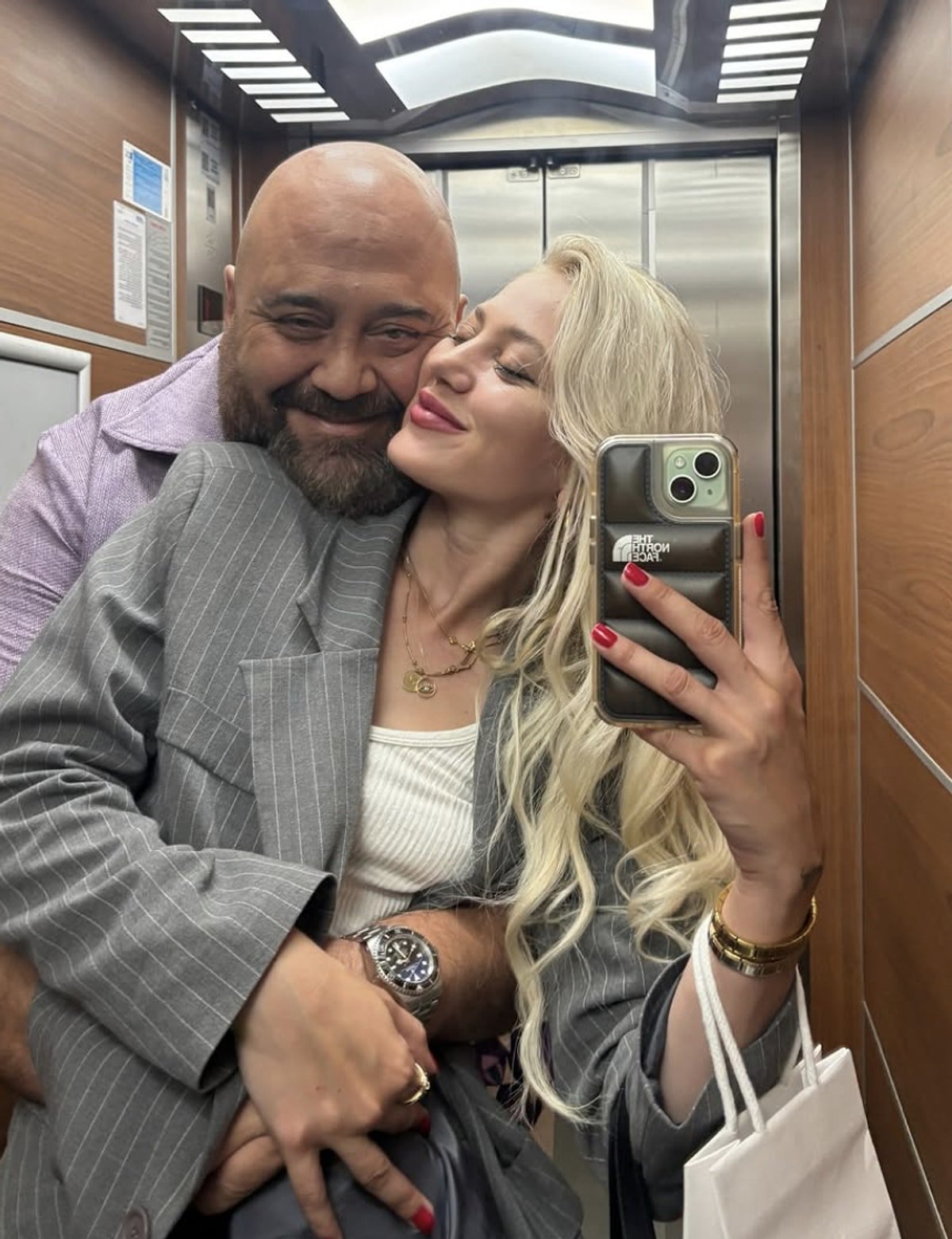 Somer Sivrioğlu ve Tilbe Uslu’nun küvet pozları tepki çekti ➤ haberion.com