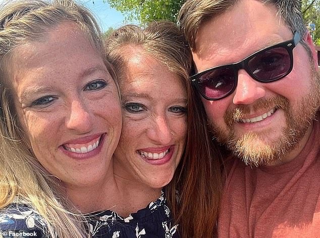 애비의 ‘비밀’ 결혼 몇 달 후, 헨셀 쌍둥이가 신생아와 함께 목격되다 ➤ haberion.com