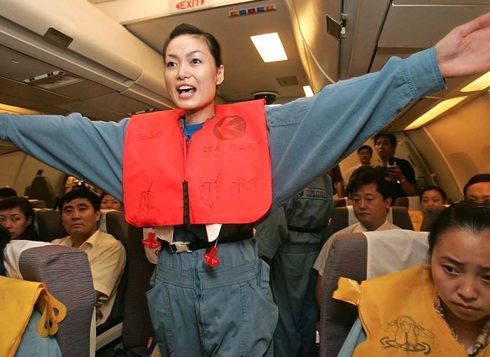 Uçakta biri öldü. Ona ne yaptıklarını görünce şok olacaksınız ➤ haberion.com