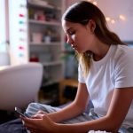 Moja córka nigdy nie wychodziła ze swojego pokoju, co wydawało mi się normalne, dopóki nie odkryłam, co tam robiła ➤ haberion.com